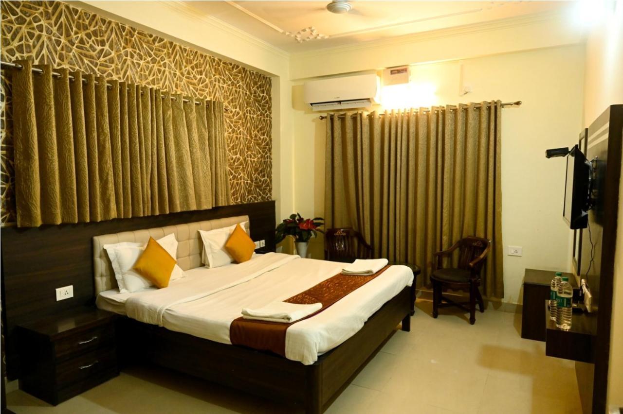 Ganga Darshanam Guesthouse At Dashashwamedh Ghat Varanasi Exteriör bild